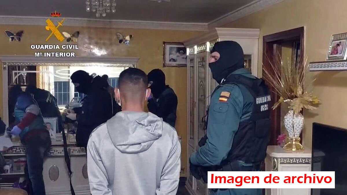 16073563597783