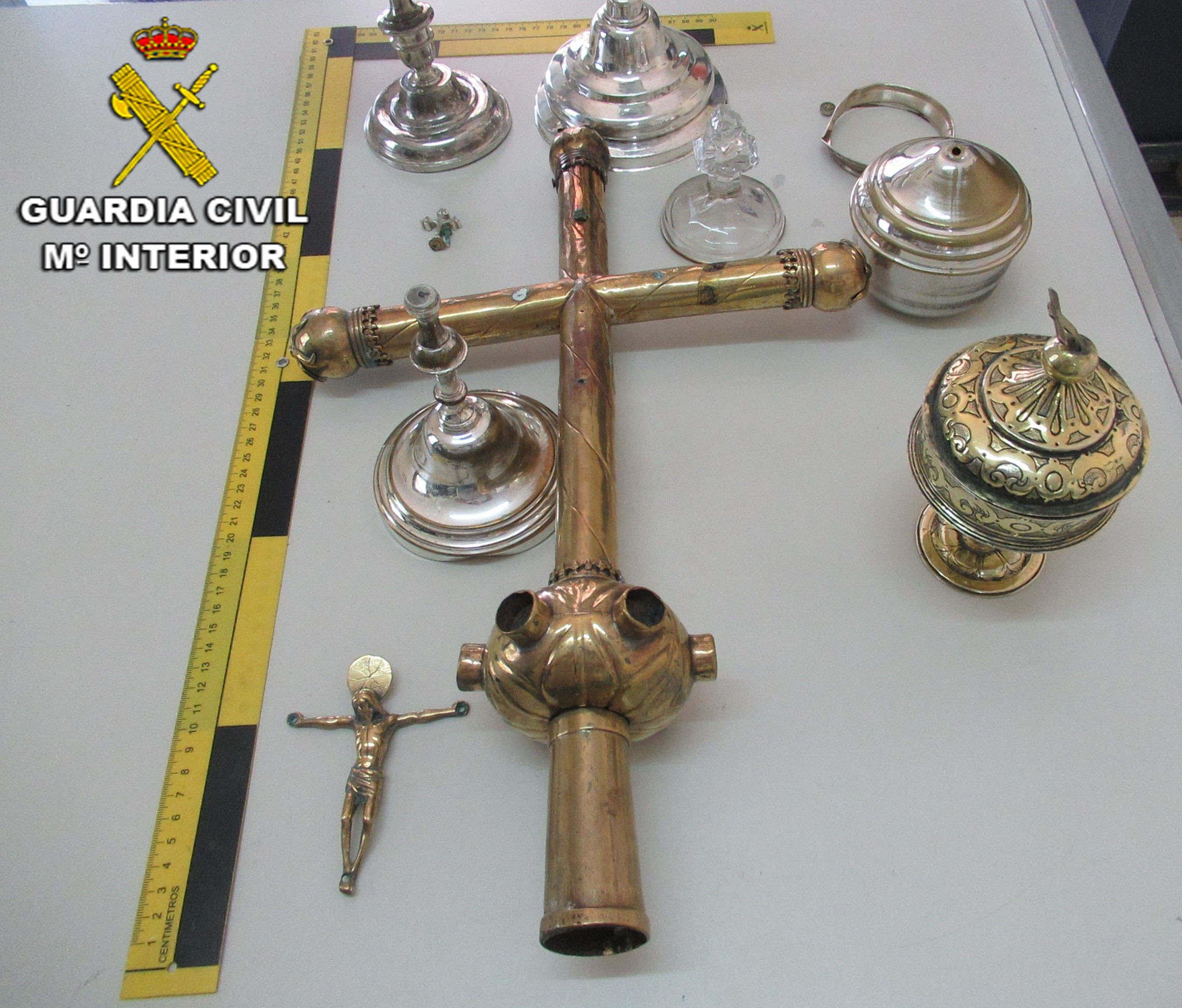20220511 OBJETOS RELIGIOSOSR RECUPERADOS