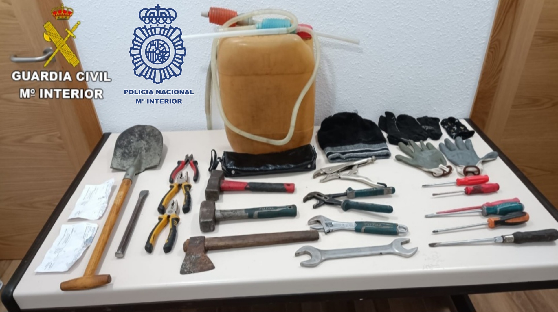 20231109DETENIDOSROBOS GC Y PN