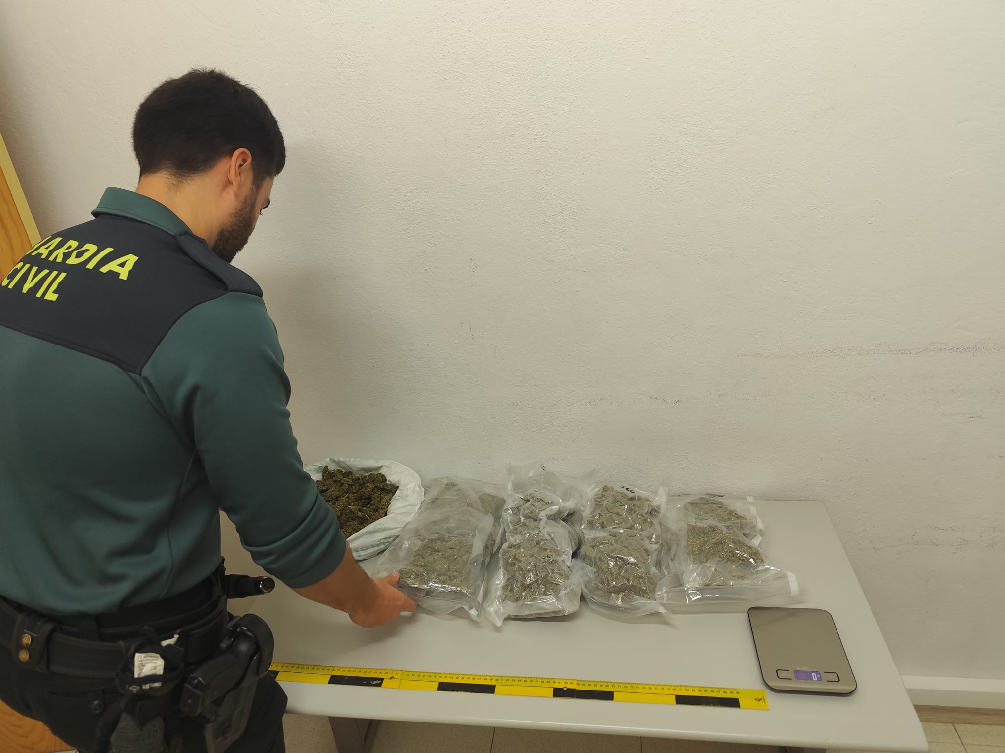 20241112 detenidos dos kilos hachis mercadal