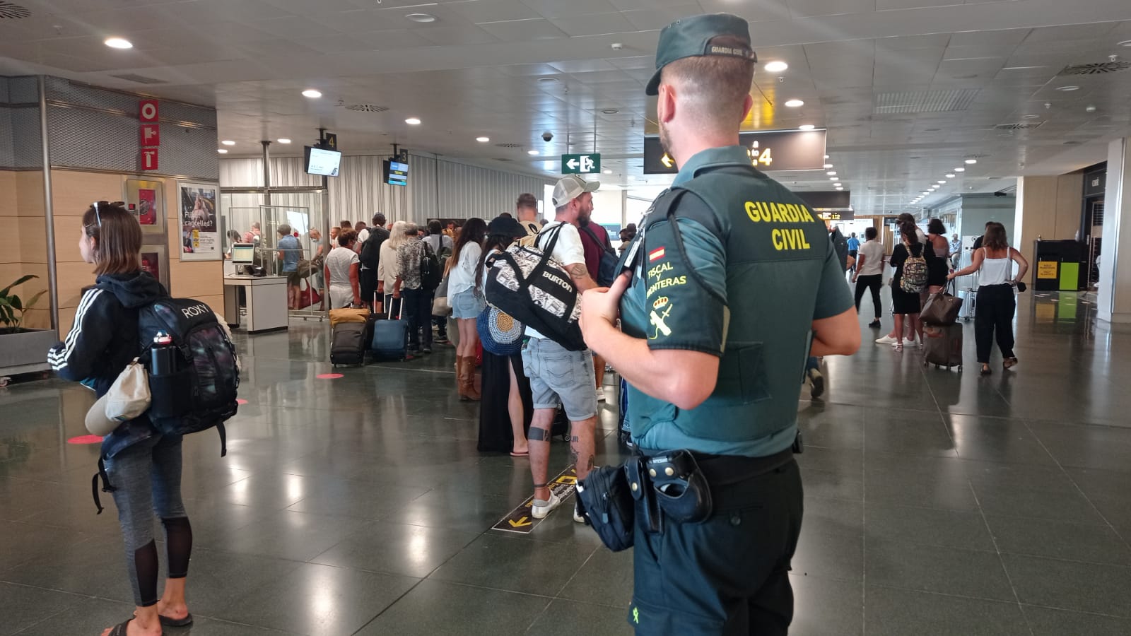 20251028 detenidas hurto aeropuerto ibiza