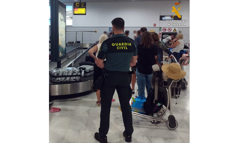 22 almeria aeropuertto guardia civil