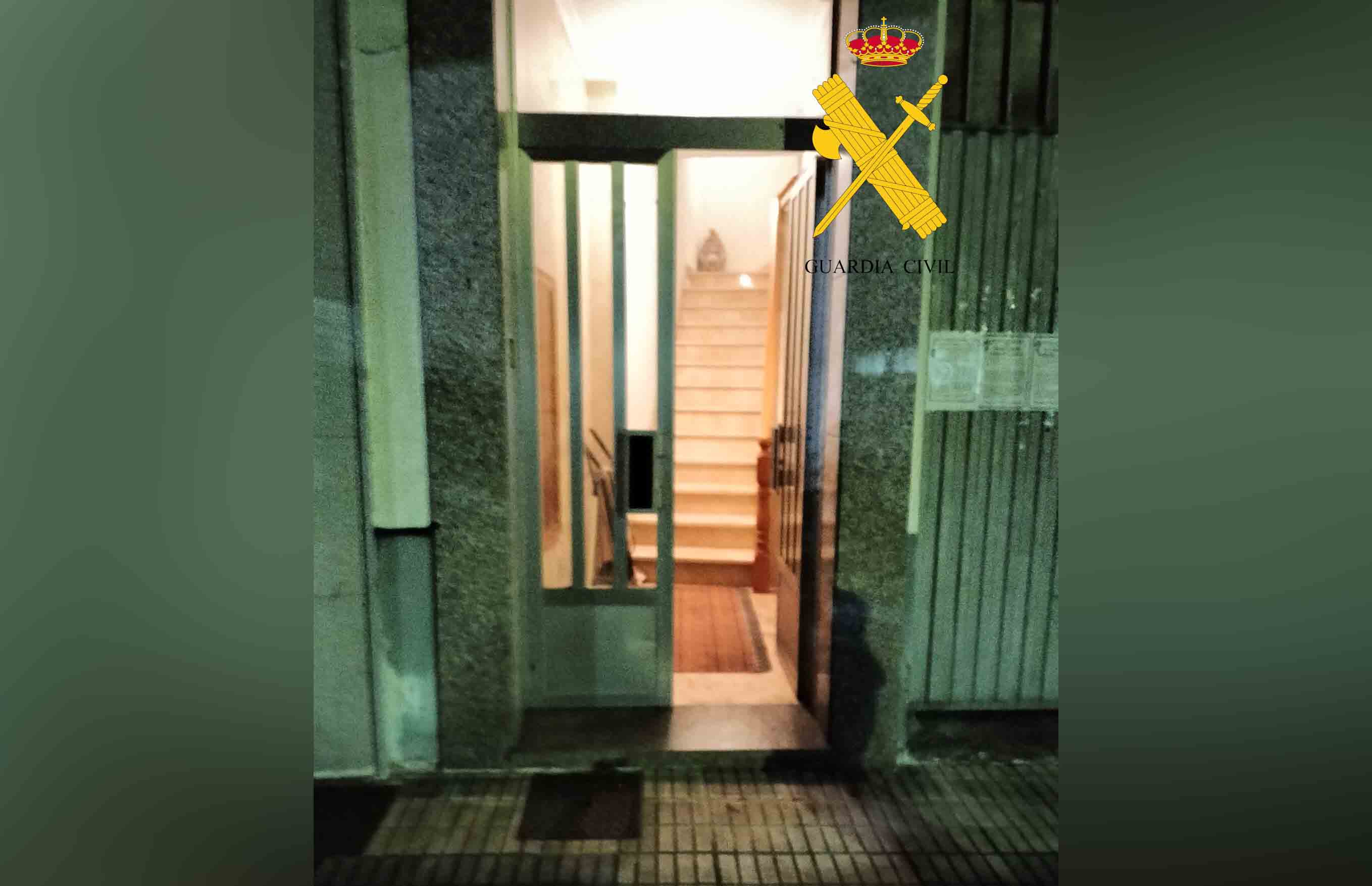 241203.3 portal edificio Friol