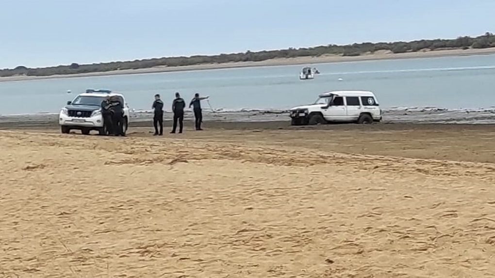 6352 HALLAN TODO TERRENO ATASCADO FANGO PLAYA ROMPIDO 280822