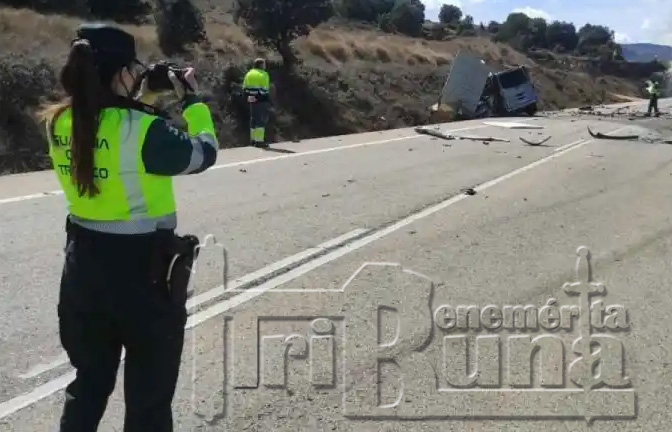 ACCIDENTE TRAFICO GUARDIA CIVIL MARCA AGUA