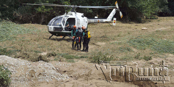 Agentes GREIM Guardia Civil archivo marca agua helicoptero