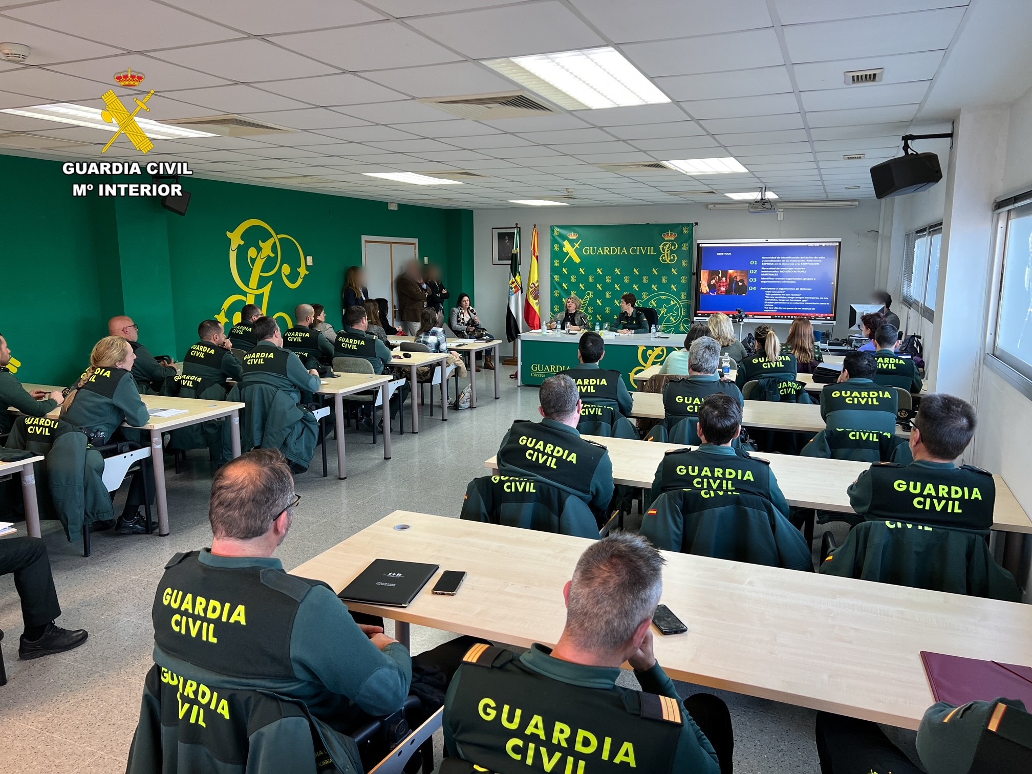 Agentes durante las Jornadas delittos de odio