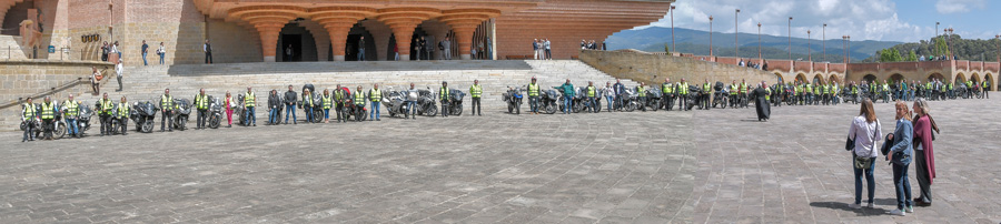 Angeles Verdes y motoristas Alumni Navarra en Torreciudad2