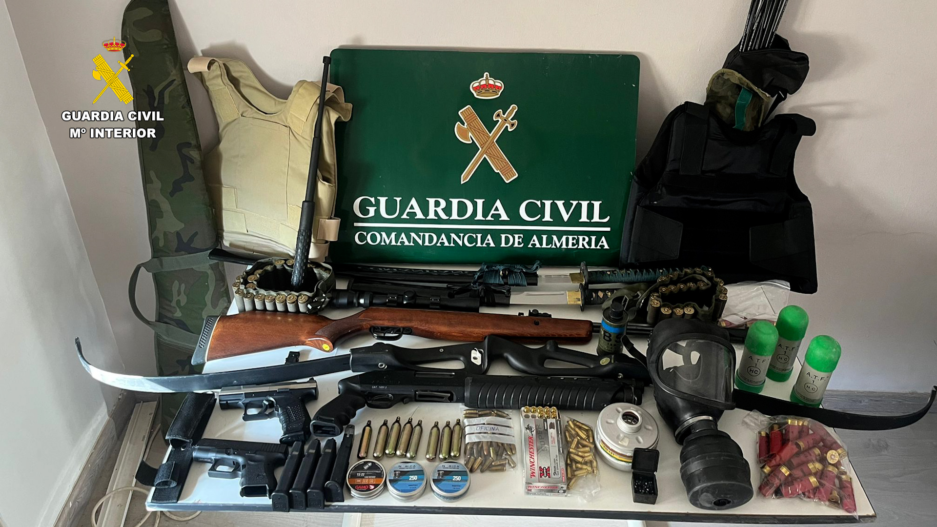 DETENIDO TIROS VIVIENDA ROQUETAS DE MAR 03