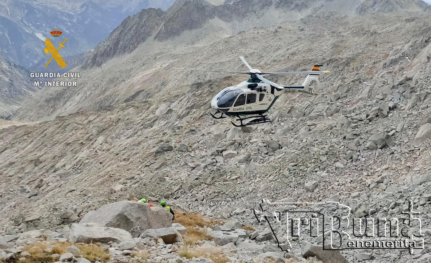 Foto rescate helicoptero montaña1 marca agua