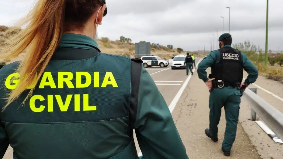 Guardia civil mujer