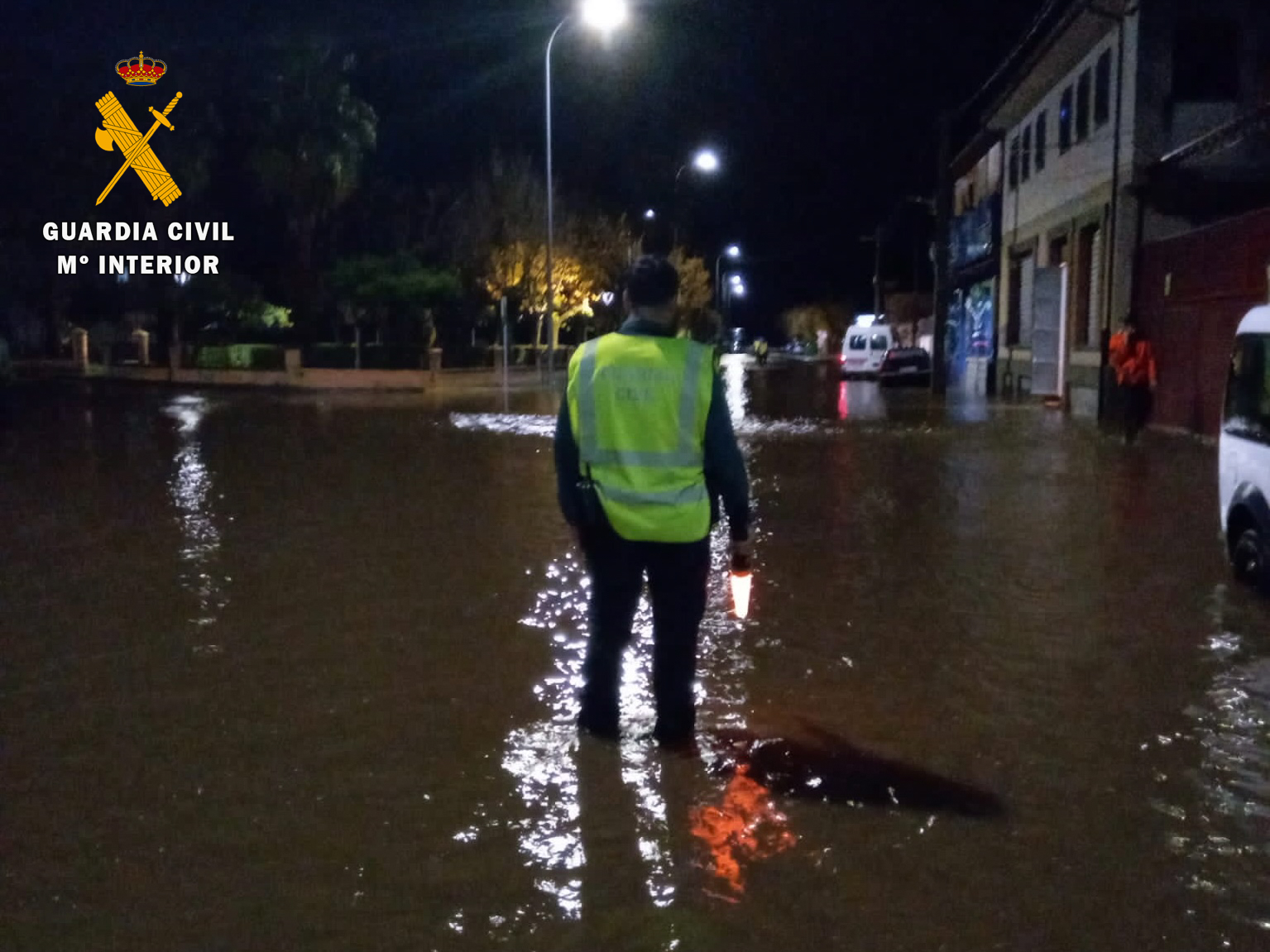Imagen de un Guardia Civil en la tarde de ayer en la localidad de Zarza de Grandilla