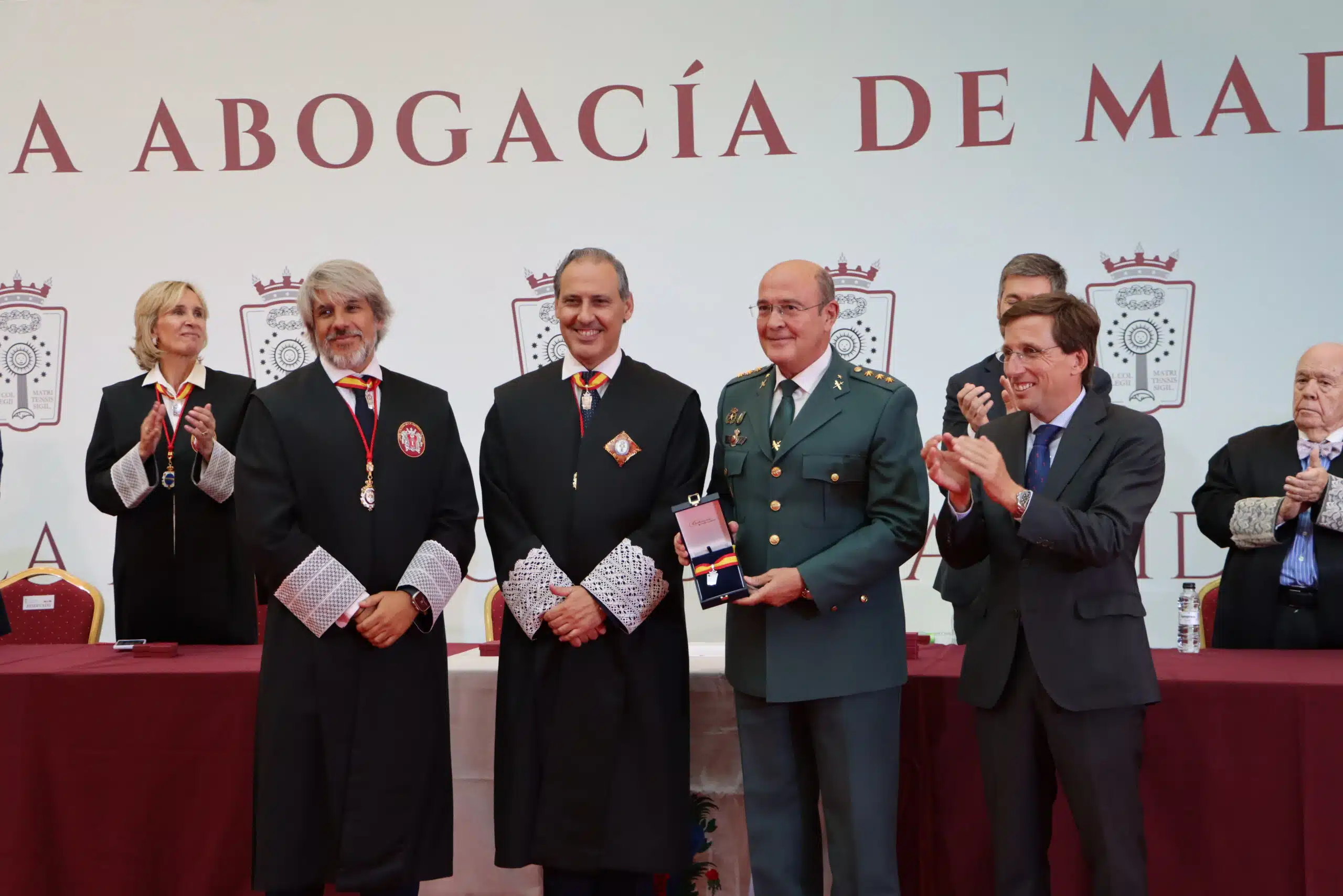 Medalla Hermandad al coronel Diego Perez de los Cobos