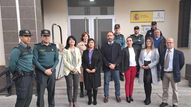 Miembros Guardia Civil representantes publicos armilla