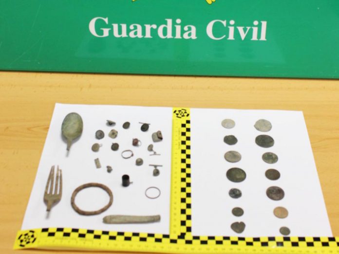 Piezas de arqueologia intervenidas por la Guardia Civil