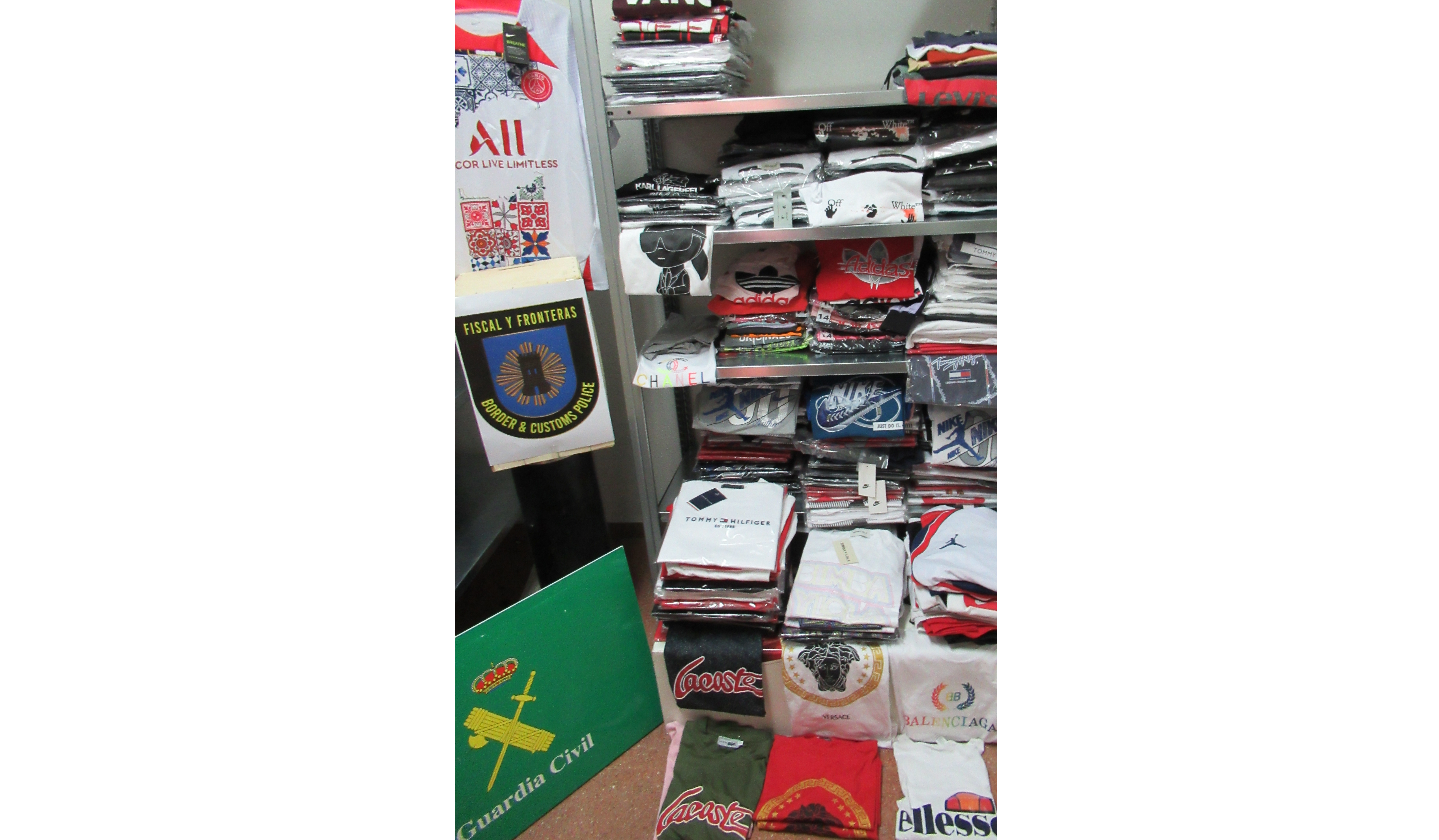 ROPA FALS