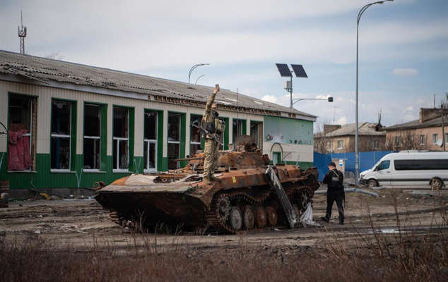 VEHICULO MILITAR DESTRUIDO