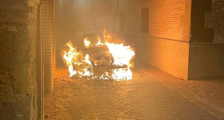 Vehículo incendiiado