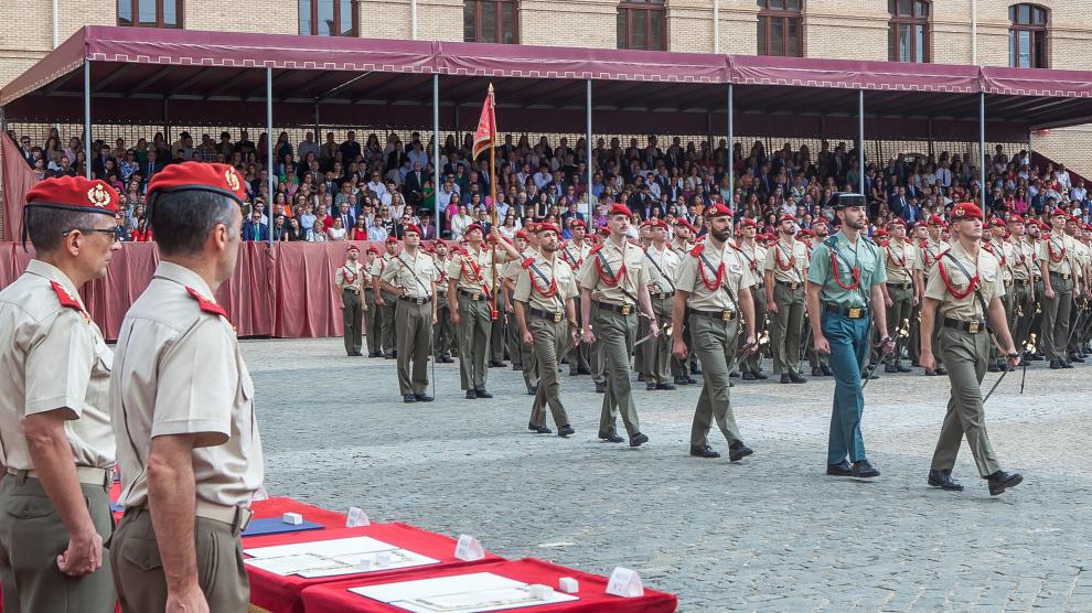 acto de entrega de nombramiento de alferez en la academia general militar de zaragoza