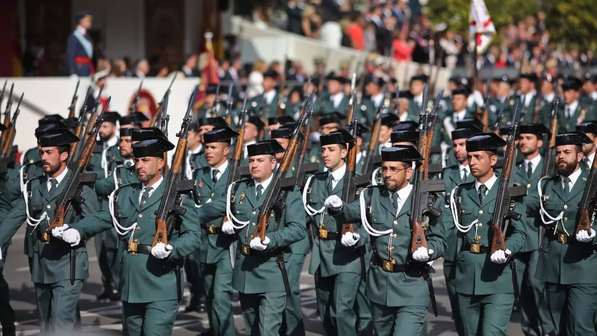 agentes guardia civil desfile 12 octubre
