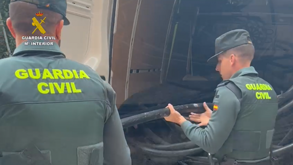 cobre intervenido por la guardia civil de ayerbe en una furgoneta