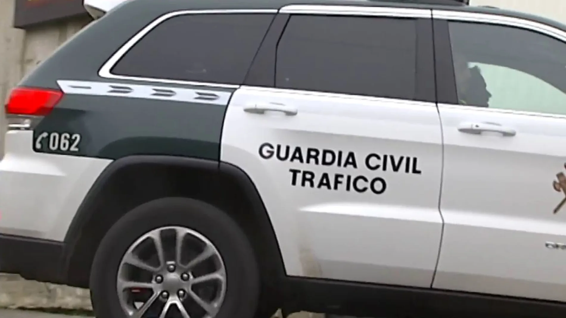 coche guardia civil trafico 98