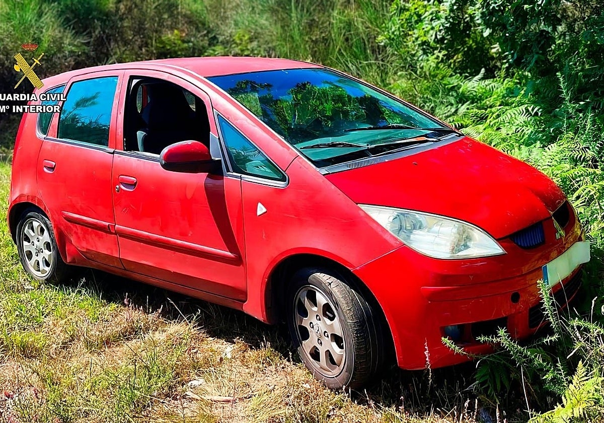 coche dos personas detenidas