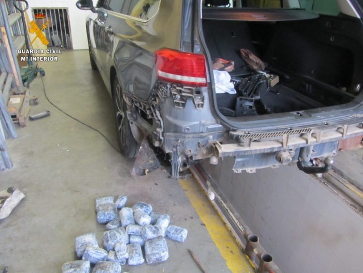 guardia civil detiene conductor kilos hachis dobles fondos