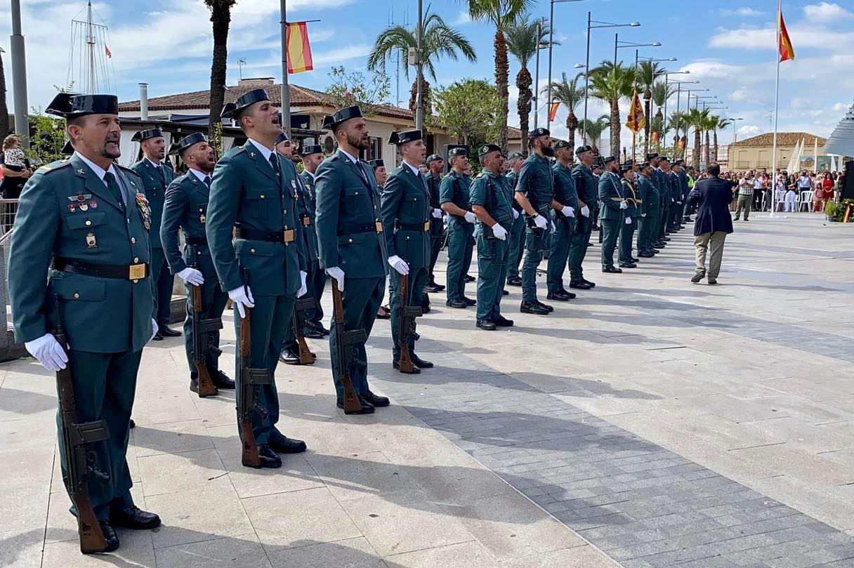 guardia civil formacion desfile torrevieja