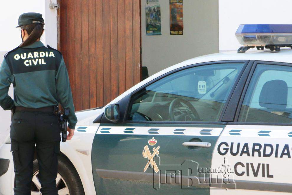 guardia civil mujer marca de agua