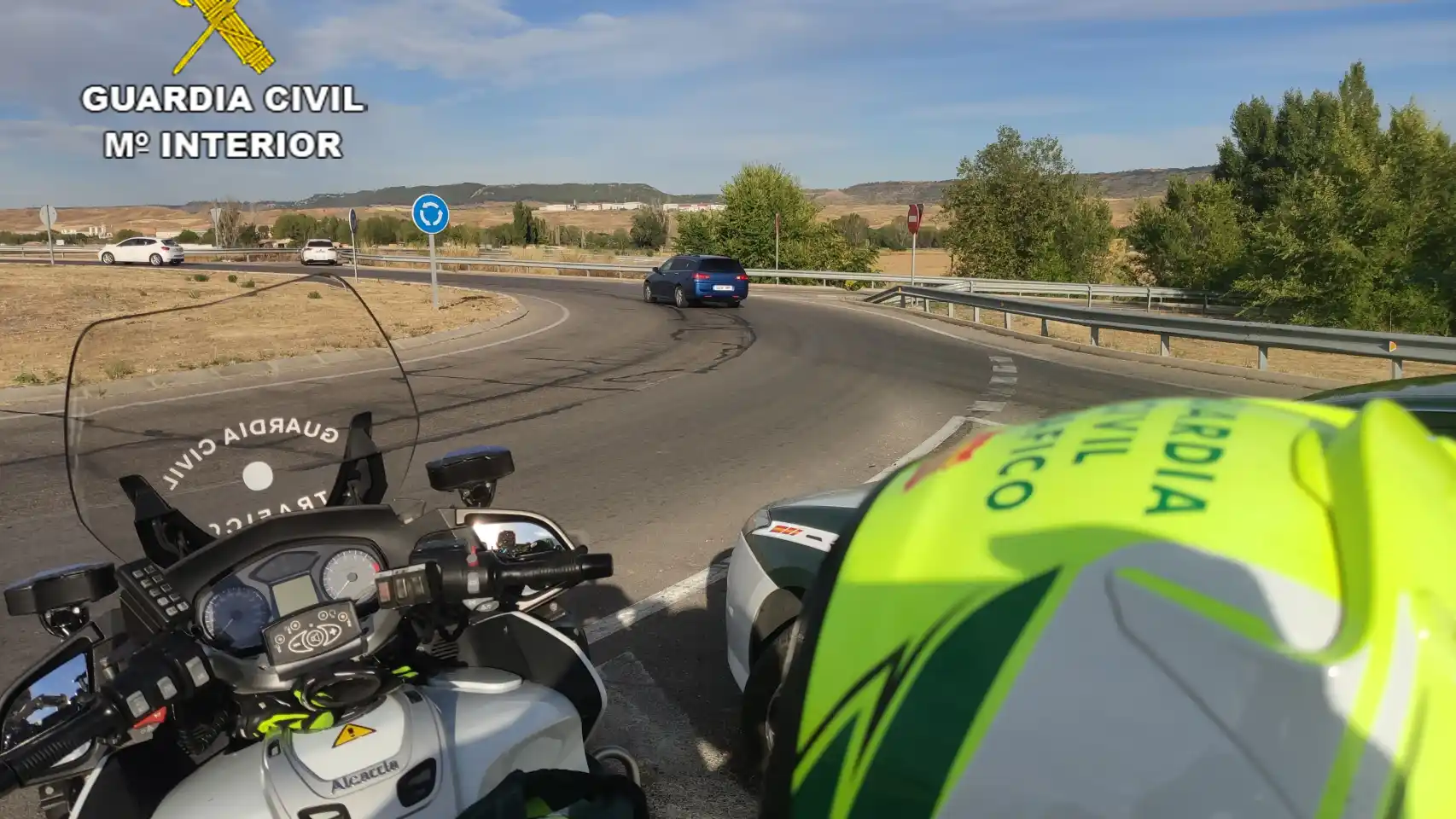 guardia civil trafico recurso moto rotonda