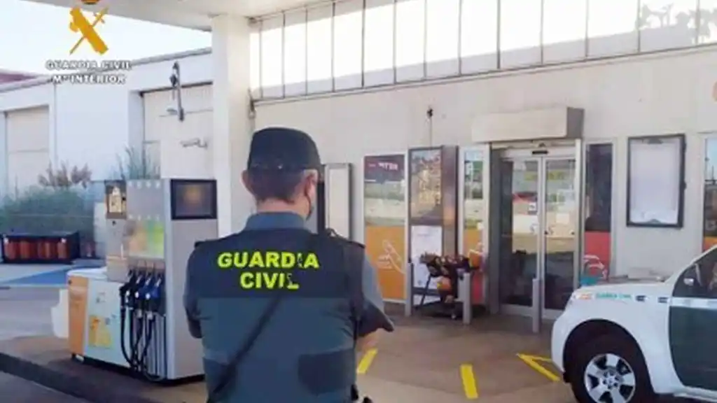 guardia civil vigilancia gasolinera