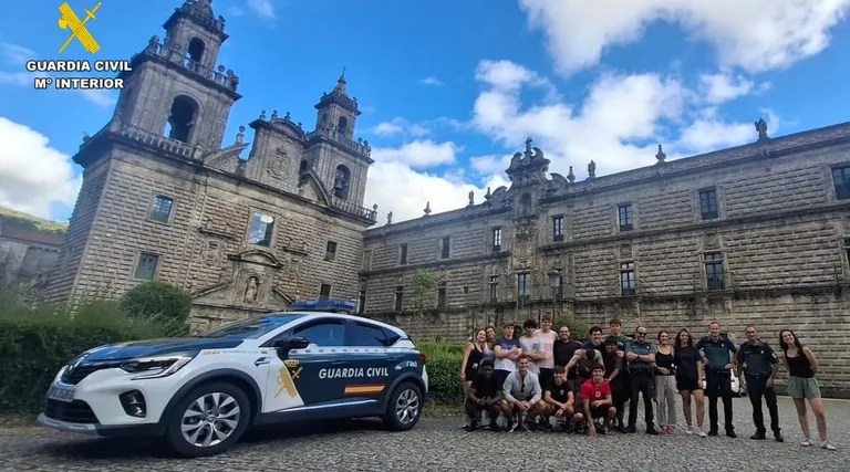 guardias y peregrinos