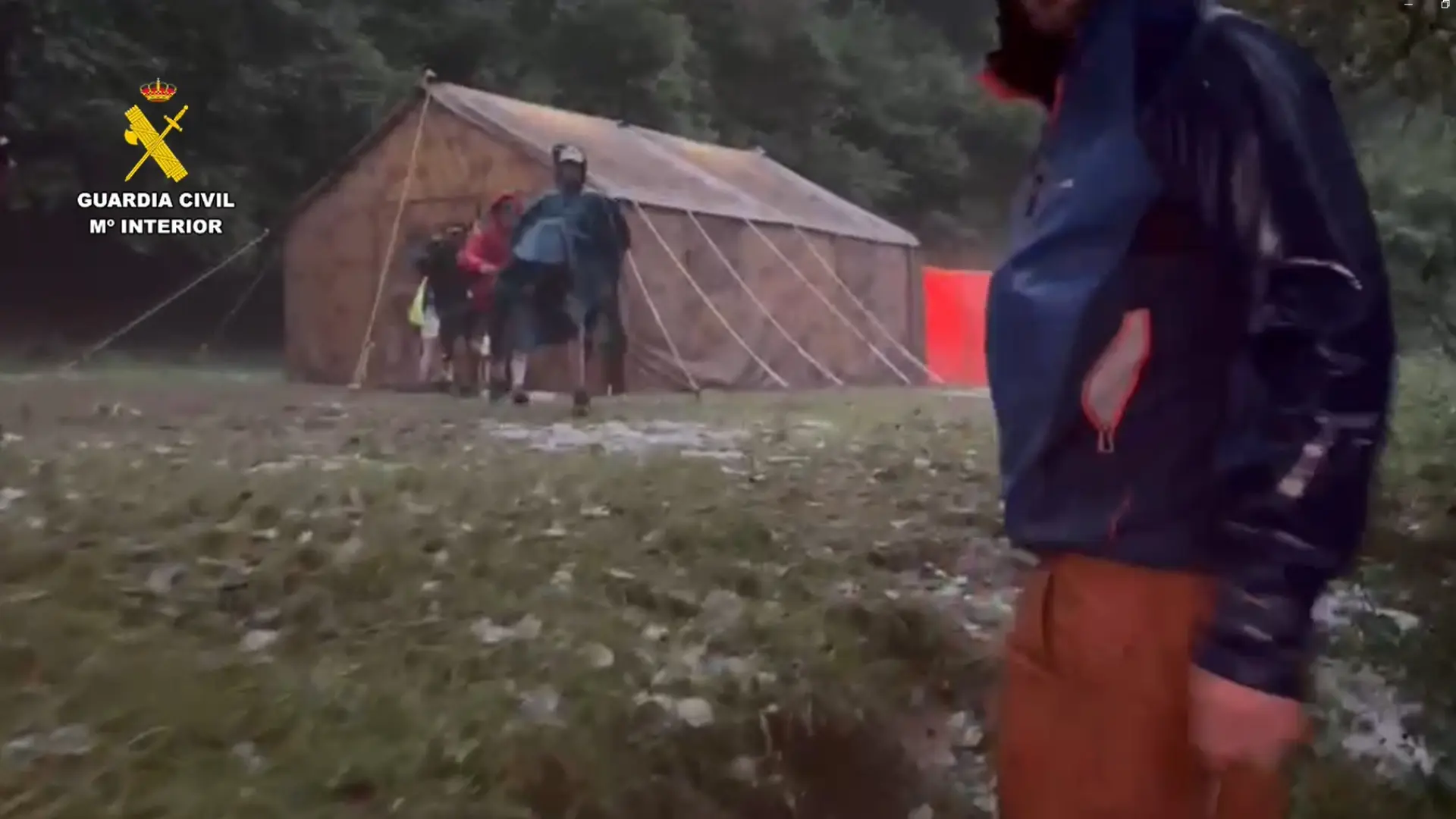imagen evacuacion campamento guardia civil
