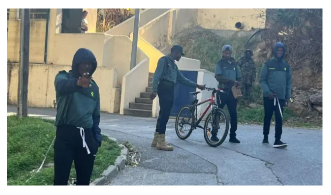 inmigrantes uniformados