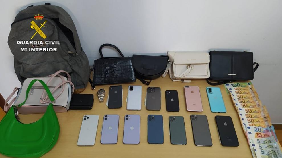 la guardia civil recupera 13 telefonos moviles sustraidos en cala dor