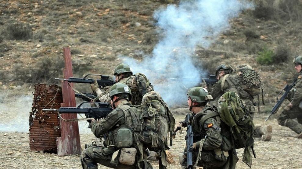militares espanoles del ejercito de tierra durante unas maniobras