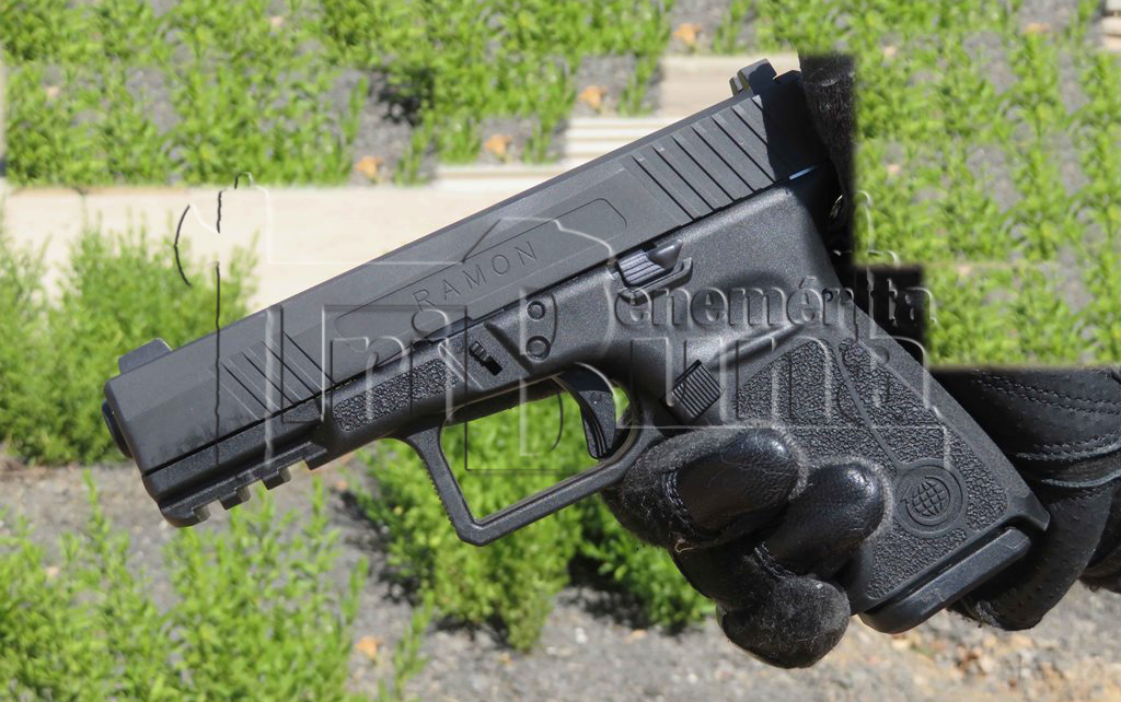 pistola ramon marca de agua