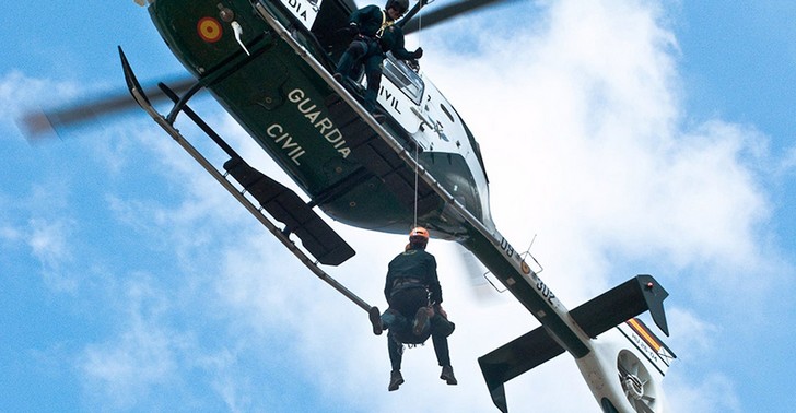 rescatado en helicoptero un senderista herido en un pie durante una ruta en nijar