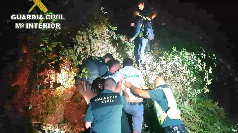 rescate guardia civil hombre zarzal