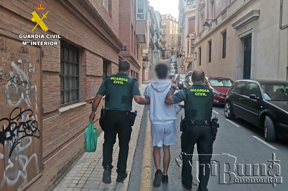 robo int vehiculo MURO DE ALCOY 1
