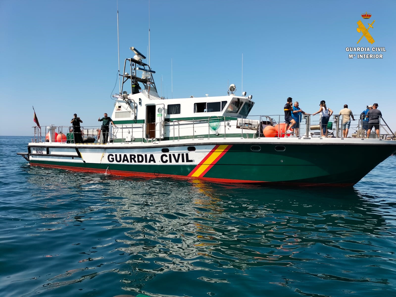 suelta2 barco servicio maritimo guardia civil vehiculo