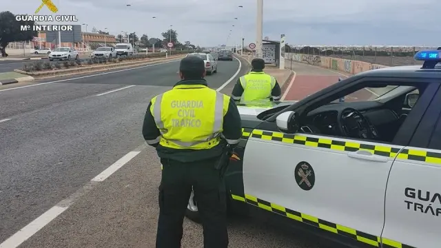 un control de la guardia civil en torrevieja