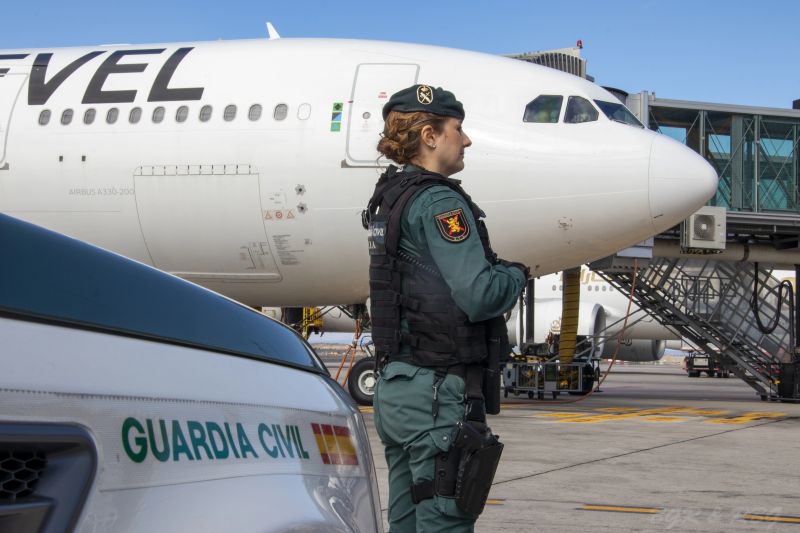 unidad seguridad aeroportuaria guardia civil