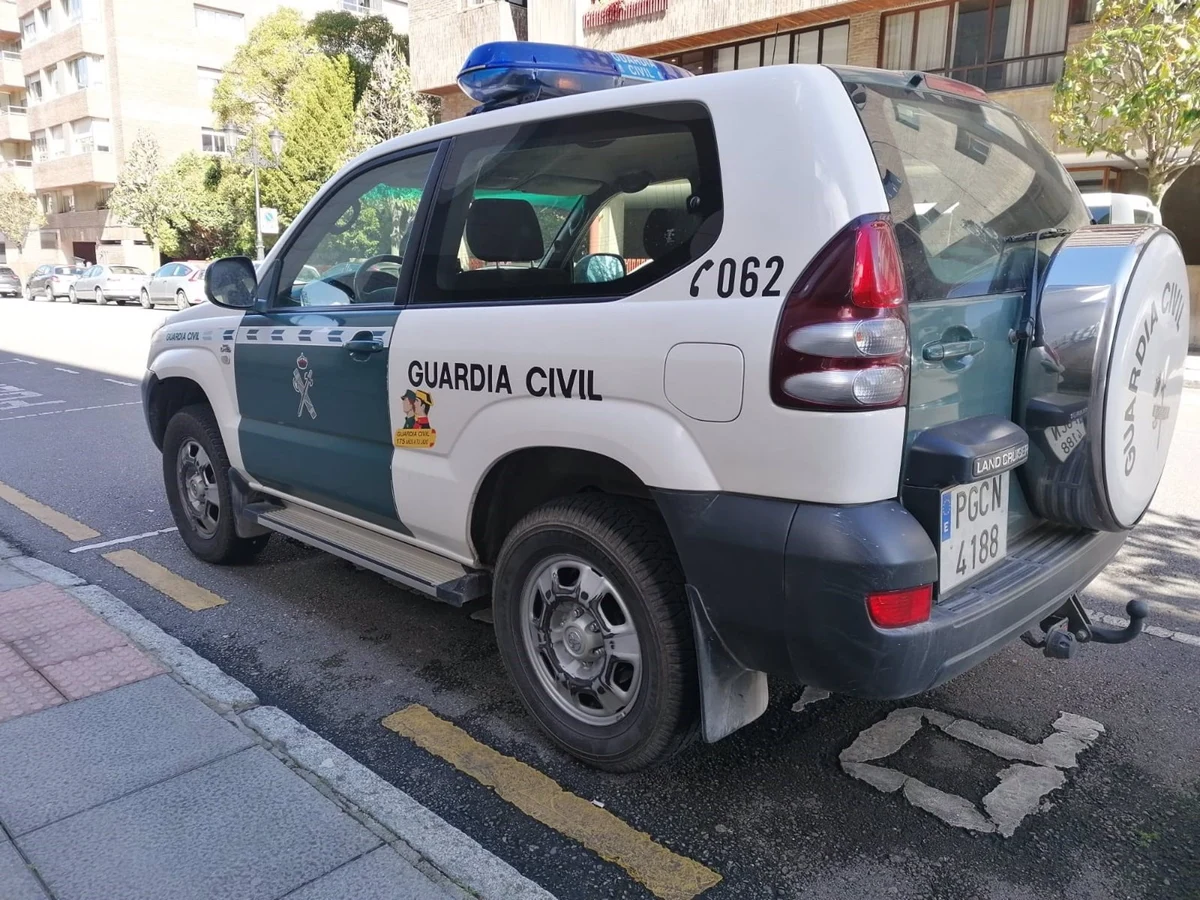 vehiculo guardia civil 103