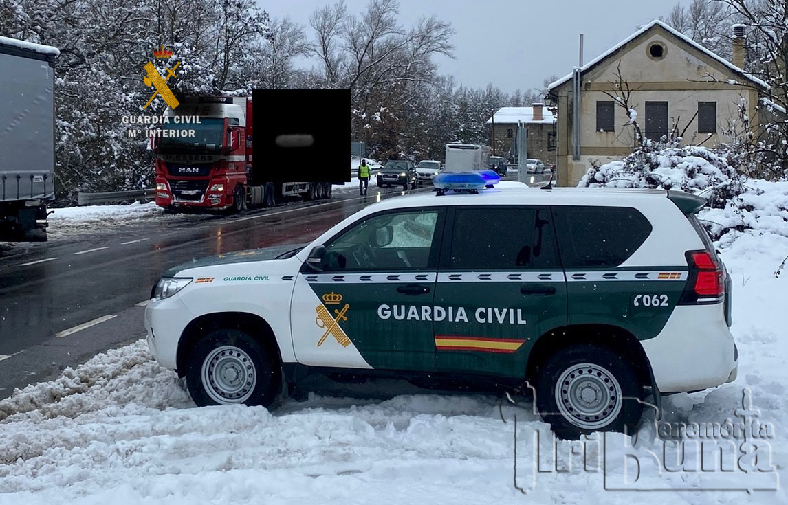 vehiculo guardia civil nieve marca de agua