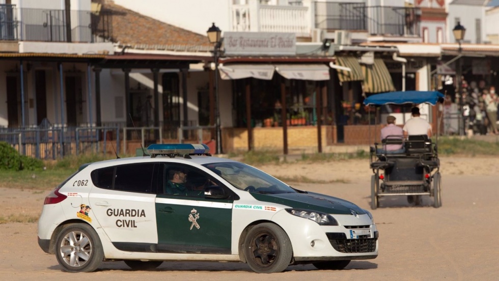 vigilancia vehiculo guardia civil rocio
