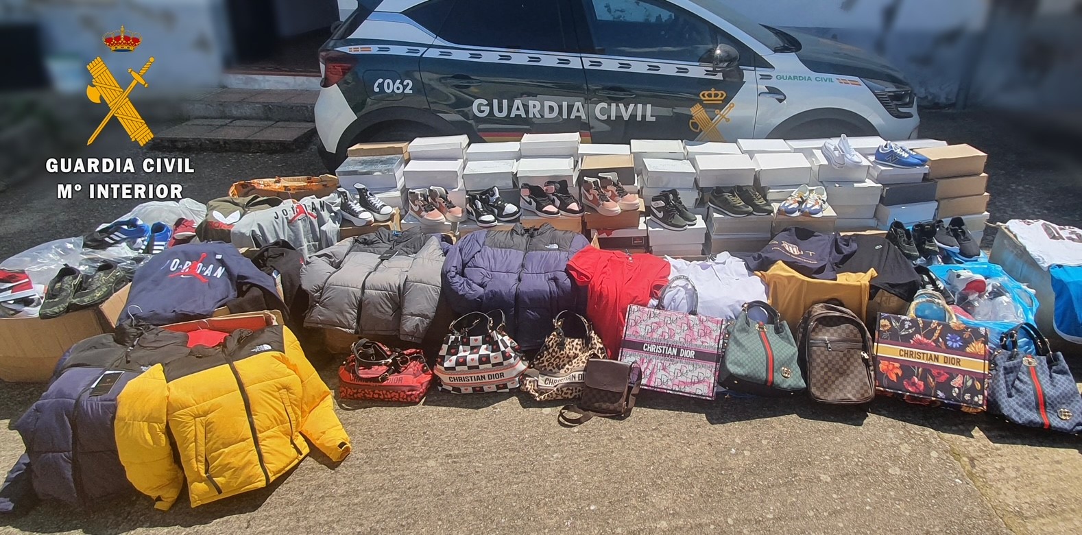Parte de los artículos incautados por Guardia Civil