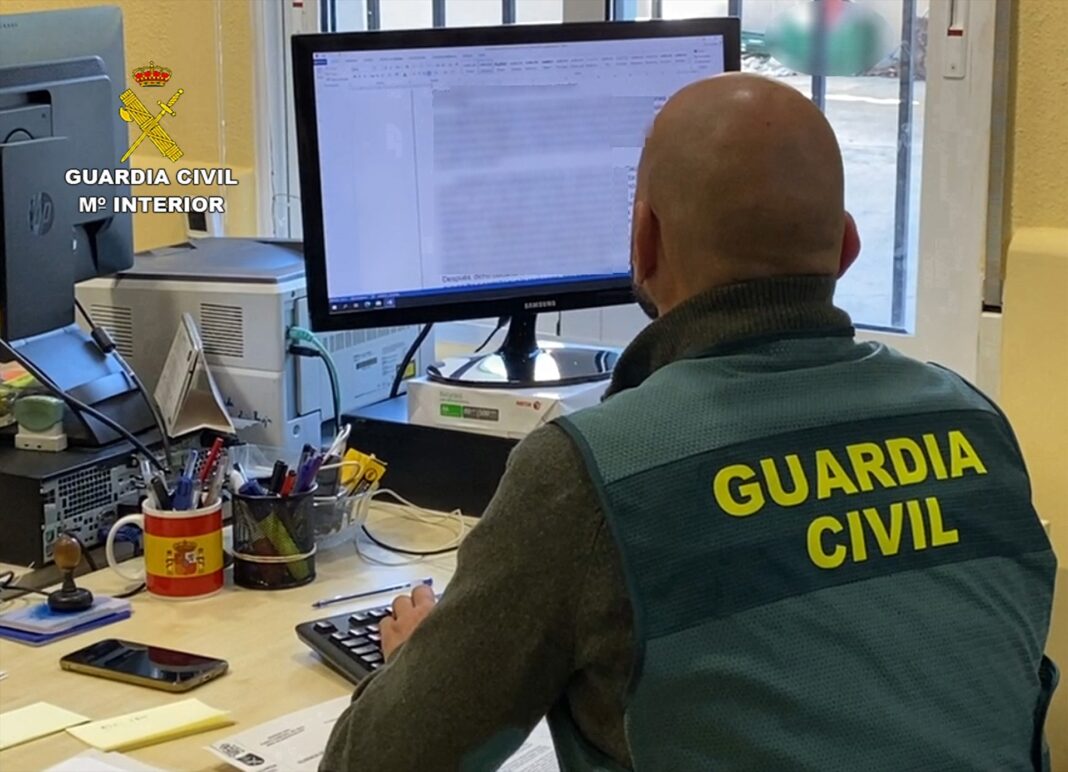ordenador agente guardia civil