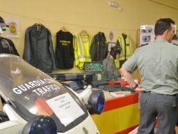 memorialmariajesuscarrascosa-inauguracionexposhistoriaguardiaciviltrajesyatuendos1